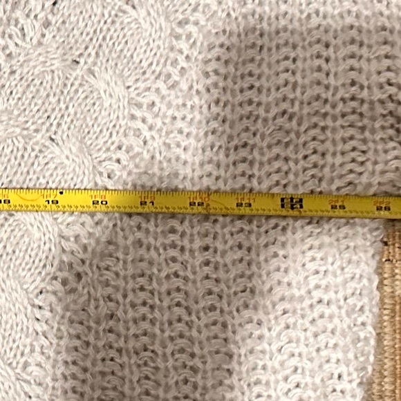 NWT CHUNKY CABLE KNIT SWEATER - Picture 3 of 4
